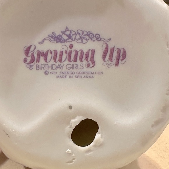 Enesco Growing Up Girls Classic Porcelain Figurine Blonde Birthday Girl Age 12 - Picture 4 of 5